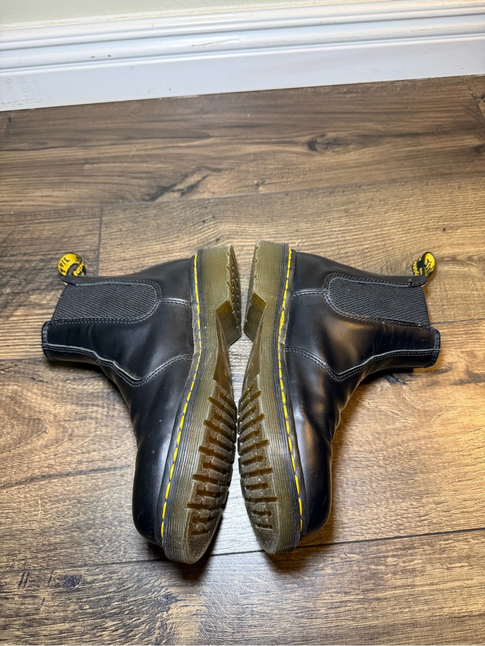 Dr.Martens 2976 Yellow Stitch Smooth Leather Chelsea Boots Size US 6 - Picture 3 of 10